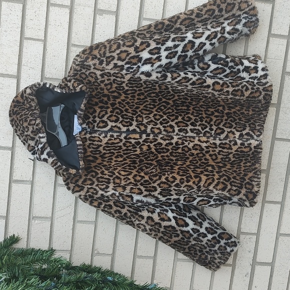 Leopard Coat* - Picture 2 of 10